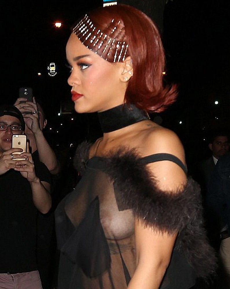 Celebs 092 - Rihanna see trough 8
